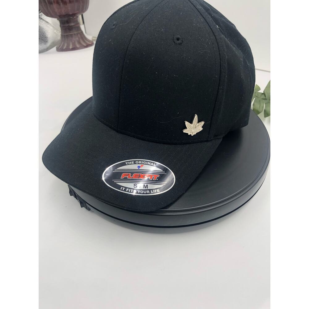 KushBrand Black Flexfit cap Silver hardware NWT unisex Sz S-M